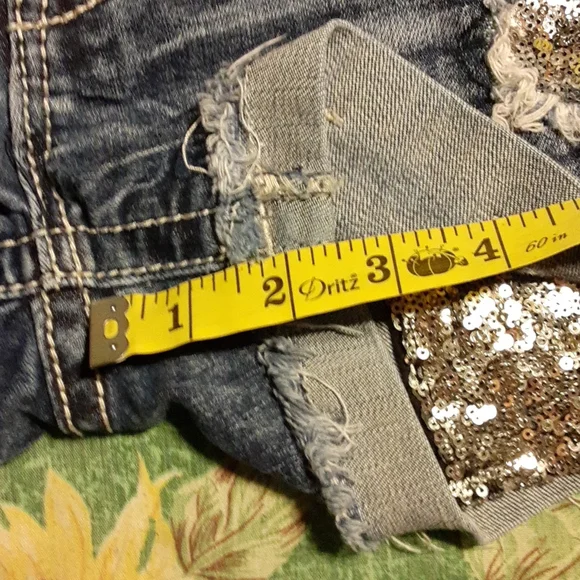 Miss Me Embellished silver shorts size 28 - Picture 8 of 10